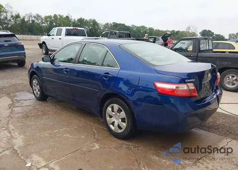 2007 Toyota Camry Le z USA, uszkodzony, nr VIN JTNBE46K973067694